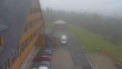 Parkoviště a hlavní vchod