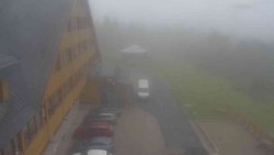 Parkoviště a hlavní vchod