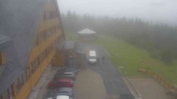 Parkoviště a hlavní vchod