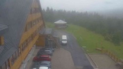 Parkoviště a hlavní vchod