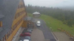 Parkoviště a hlavní vchod