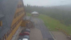 Parkoviště a hlavní vchod