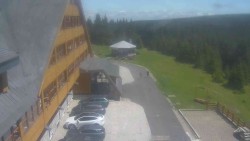 Parkoviště a hlavní vchod