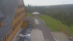 Parkoviště a hlavní vchod