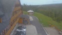 Parkoviště a hlavní vchod