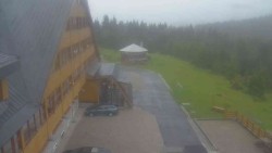 Parkoviště a hlavní vchod