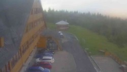 Parkoviště a hlavní vchod