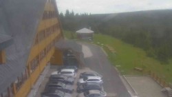 Parkoviště a hlavní vchod