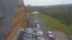 Parkoviště a hlavní vchod