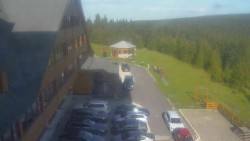 Parkoviště a hlavní vchod