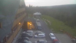 Parkoviště a hlavní vchod