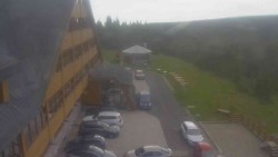 Parkoviště a hlavní vchod