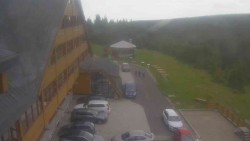 Parkoviště a hlavní vchod