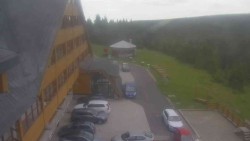 Parkoviště a hlavní vchod
