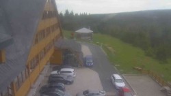 Parkoviště a hlavní vchod