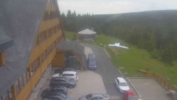 Parkoviště a hlavní vchod