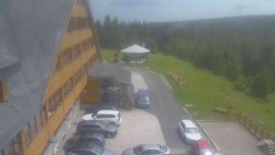Parkoviště a hlavní vchod