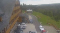 Parkoviště a hlavní vchod