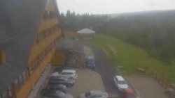 Parkoviště a hlavní vchod