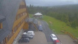 Parkoviště a hlavní vchod