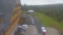 Parkoviště a hlavní vchod