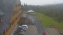 Parkoviště a hlavní vchod