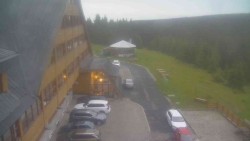 Parkoviště a hlavní vchod