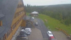 Parkoviště a hlavní vchod