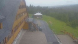 Parkoviště a hlavní vchod