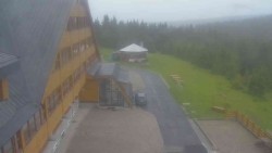 Parkoviště a hlavní vchod