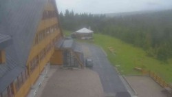 Parkoviště a hlavní vchod