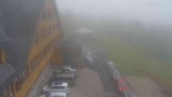 Parkoviště a hlavní vchod