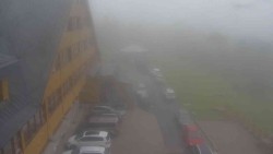 Parkoviště a hlavní vchod