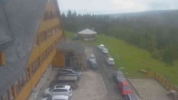 Parkoviště a hlavní vchod