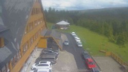Parkoviště a hlavní vchod