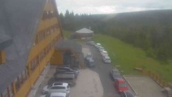 Parkoviště a hlavní vchod