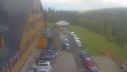 Parkoviště a hlavní vchod