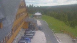 Parkoviště a hlavní vchod