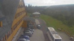 Parkoviště a hlavní vchod