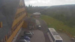 Parkoviště a hlavní vchod