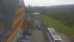 Parkoviště a hlavní vchod