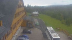 Parkoviště a hlavní vchod