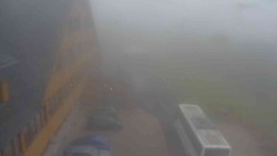Parkoviště a hlavní vchod