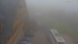 Parkoviště a hlavní vchod