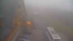 Parkoviště a hlavní vchod