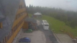 Parkoviště a hlavní vchod