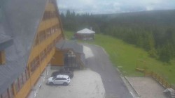 Parkoviště a hlavní vchod
