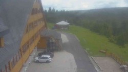 Parkoviště a hlavní vchod