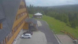 Parkoviště a hlavní vchod