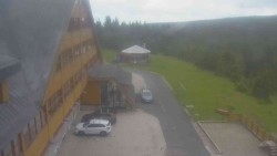 Parkoviště a hlavní vchod